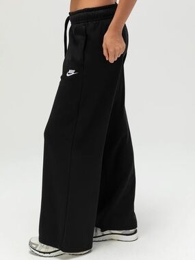 Nike Women's Sportswear Club Fleece Mid-Rise Wide-Leg Sweatpants (Small)